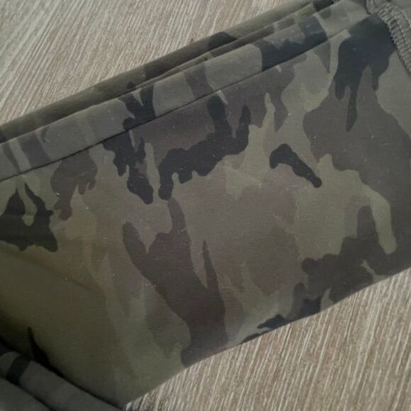 Strut This camo high rise crop Leggings - Picture 9 of 9